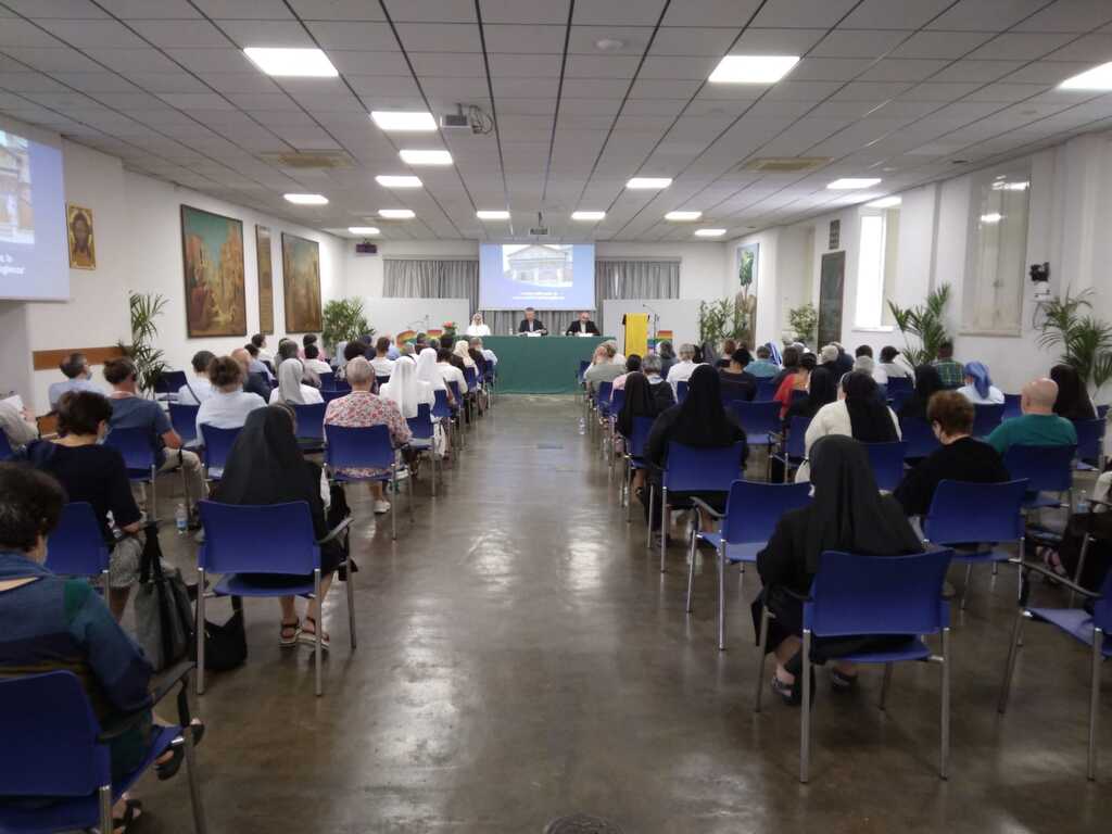 Esperar la paz, la responsabilidad de acoger: encuentro de religiosos, religiosas y laicos sobre la decisión de vivir la solidaridad como respuesta a la guerra